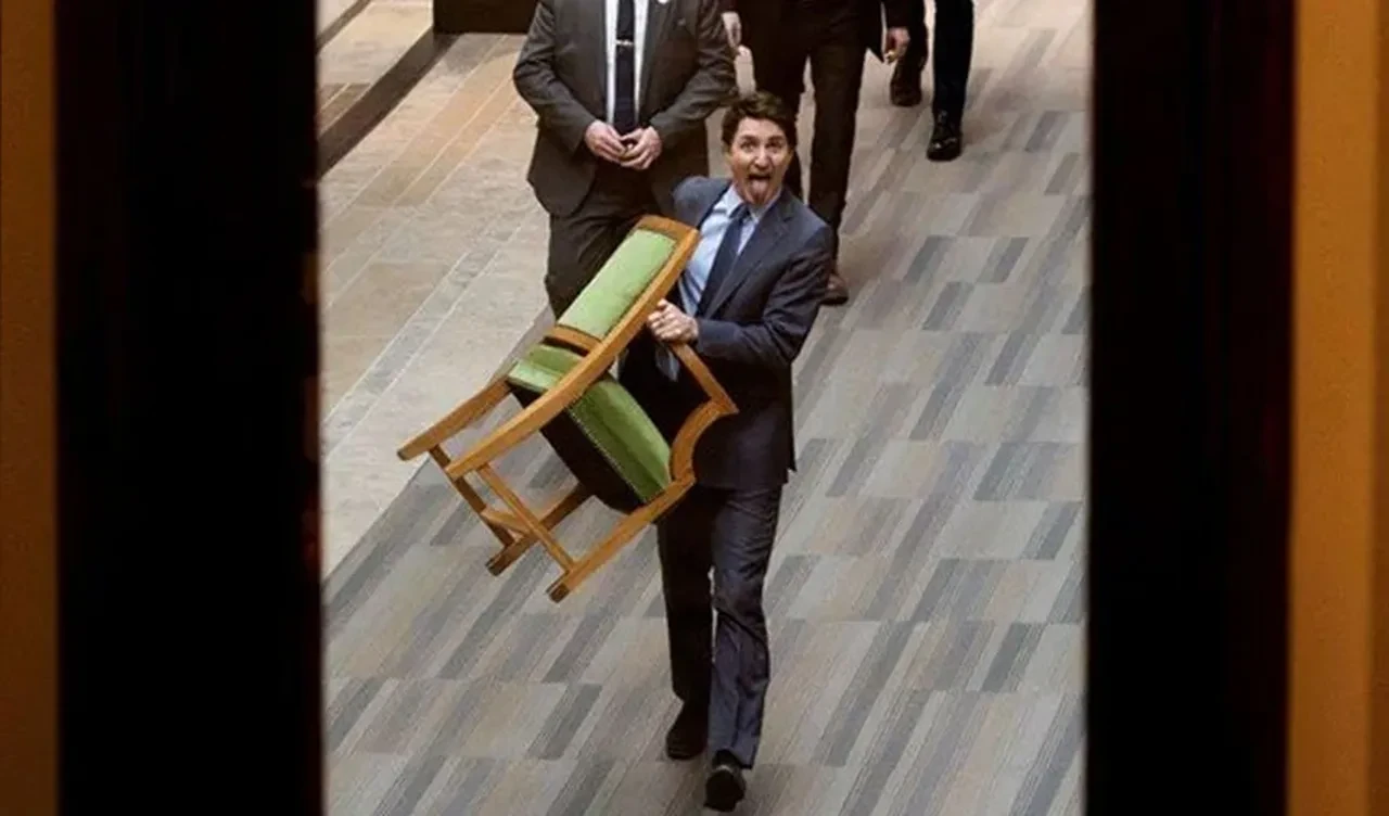 İstifa eden Justin Trudeau sandalyesini de alıp gitti! Bazıları başbakanı 'hırsızlıkla' suçladı