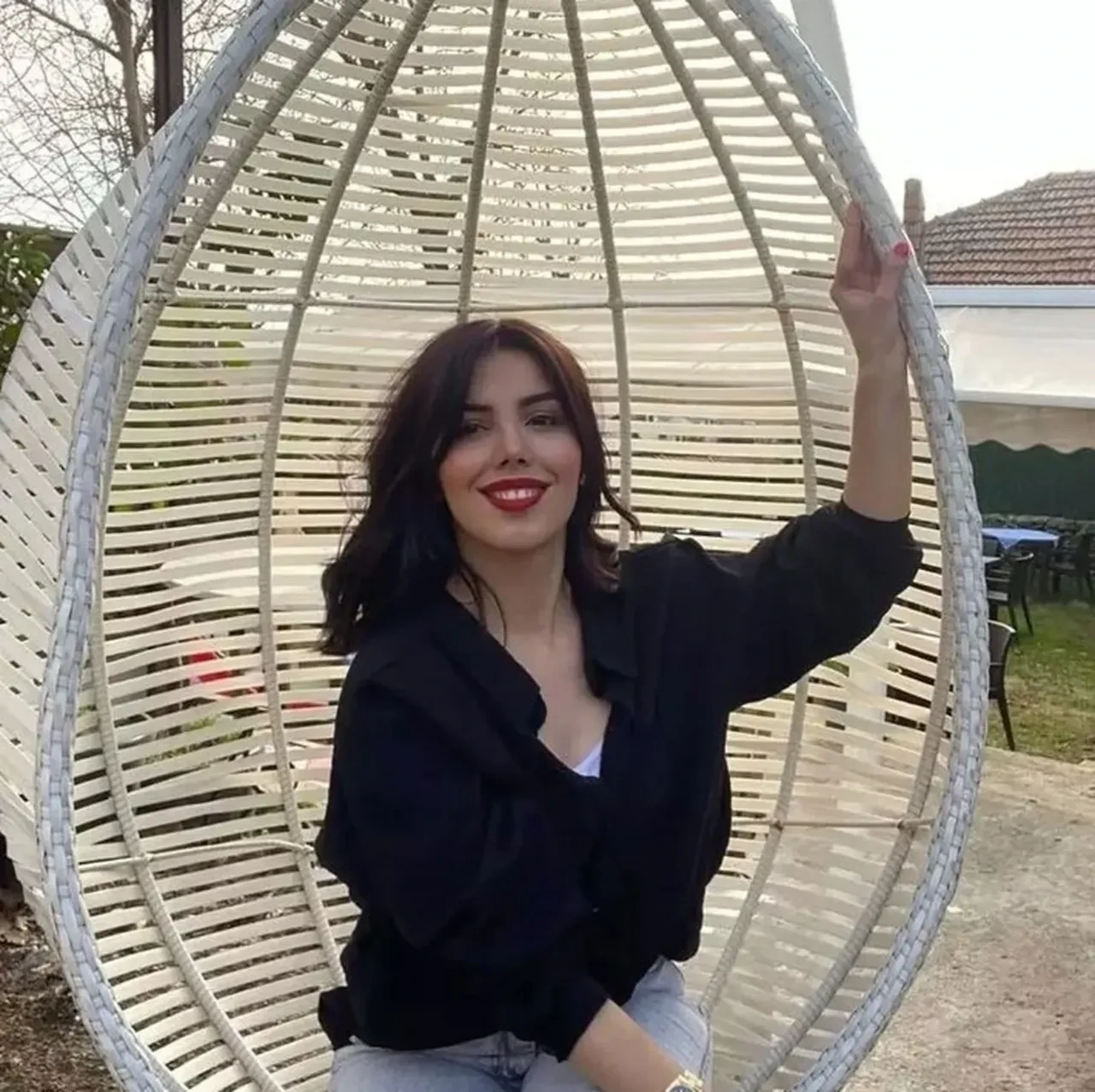 İzmir'de tüyler ürperten vahşet! Eski sevgilisini sokak ortasında döve döve öldürdü