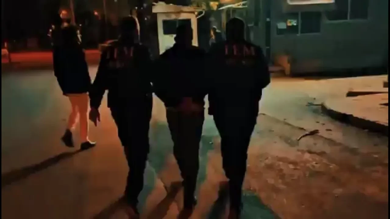 Mersin'de silah kaçakçılarına operasyon! 353 tabanca ve 913 silah parçası ele geçirildi