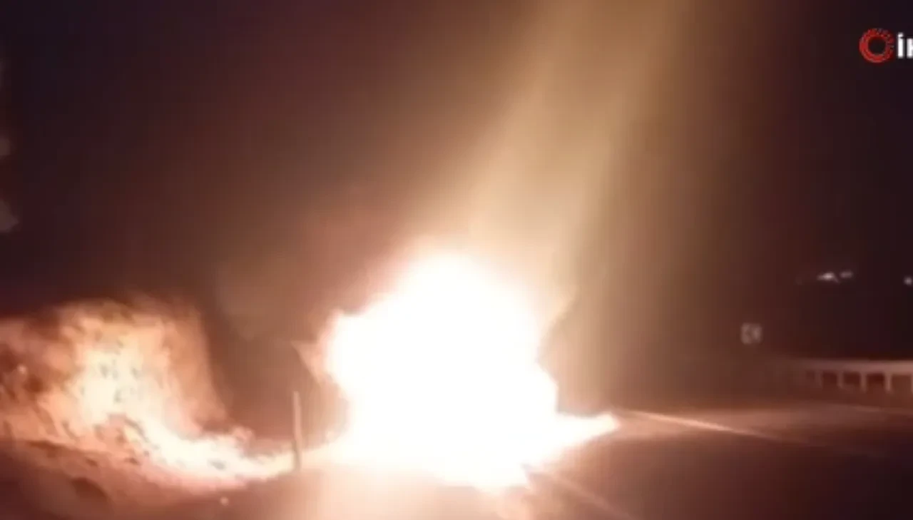 Şanlıurfa’da korku dolu anlar! Seyir halindeki otomobil alev topuna dönü 