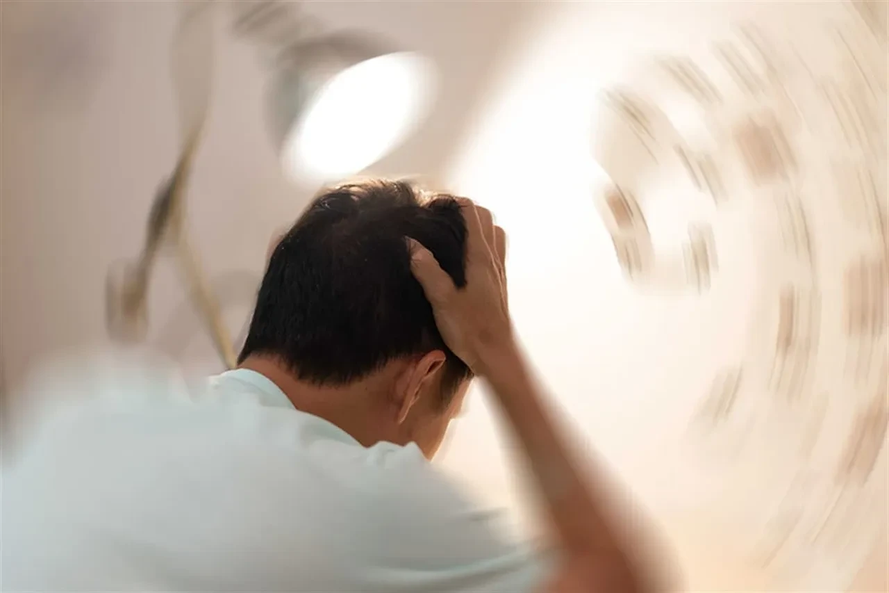Vertigo Nedir, Nasıl Oluşur? Vertigo Hastalığının Belirtileri, Teşhisi ve Tedavisi