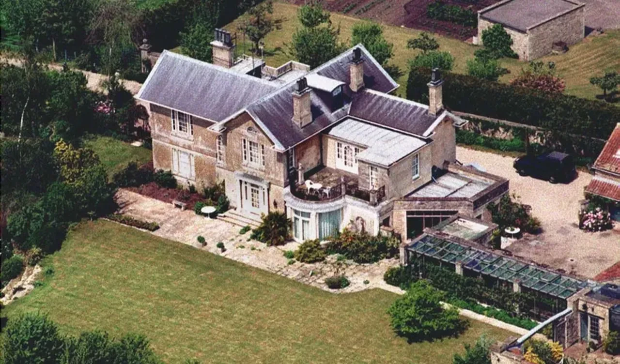 Charles'tan kral hareket! Eşinin mahremiyeti için harcadığı para dudak uçuklattı