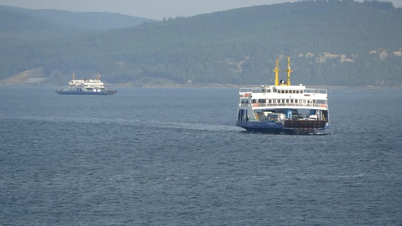 Deniz ulaşımına fırtına engeli! Seferler iptal edildi