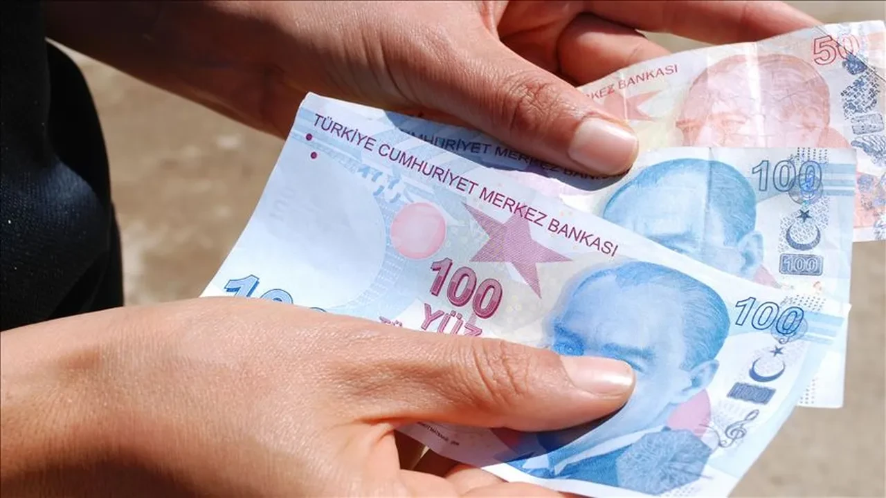 Emekli bayram ikramiyeleri hesaplara yatıyor! 4A, 4B, 4C emeklileri için ödeme takvimi açıklandı: İşte tahsis numarasına göre ödeme günleri