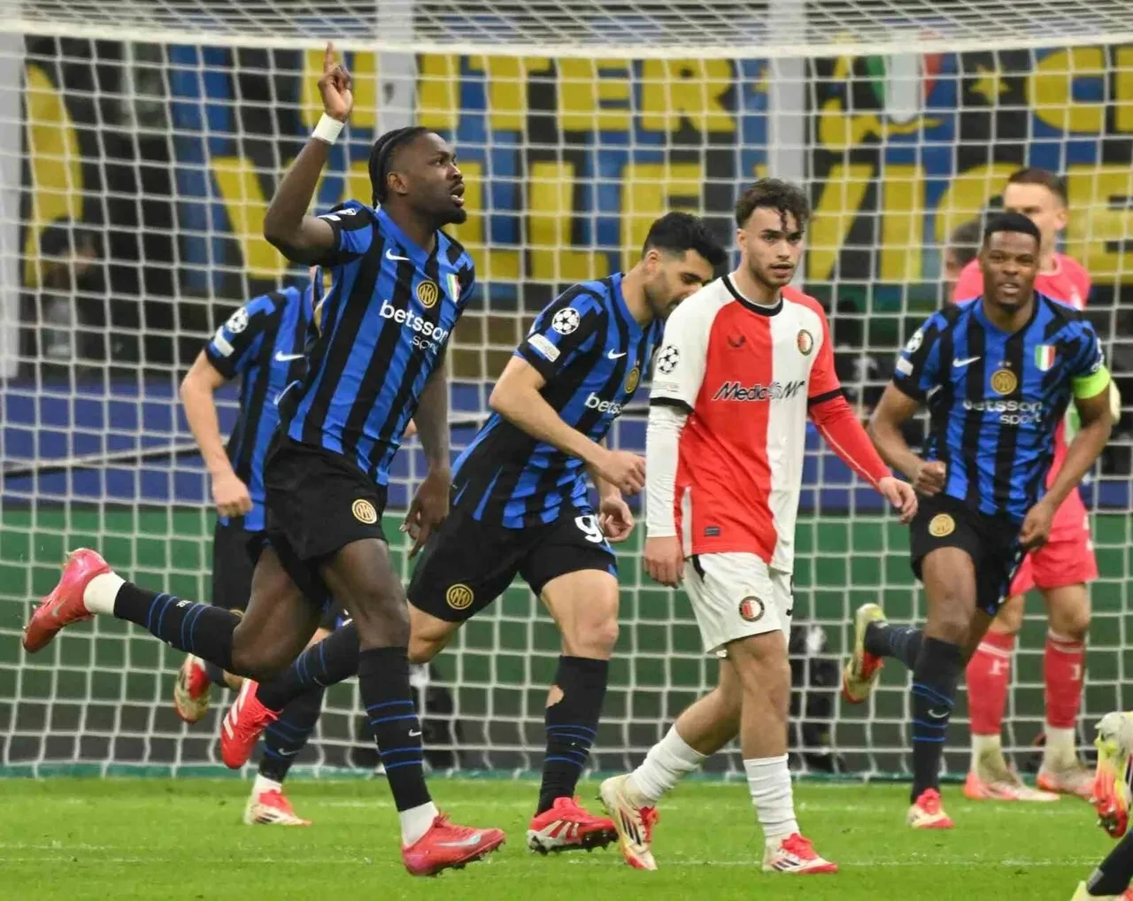 Hakan attı, Inter çeyrek final biletini kaptı! İşte Şampiyonlar Ligi'nde tur atlayan takımlar