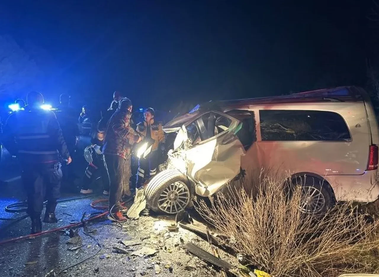 Sarıyer'de İETT otobüsü ile ticari araç çarpıştı: Ölü ve yaralı var!