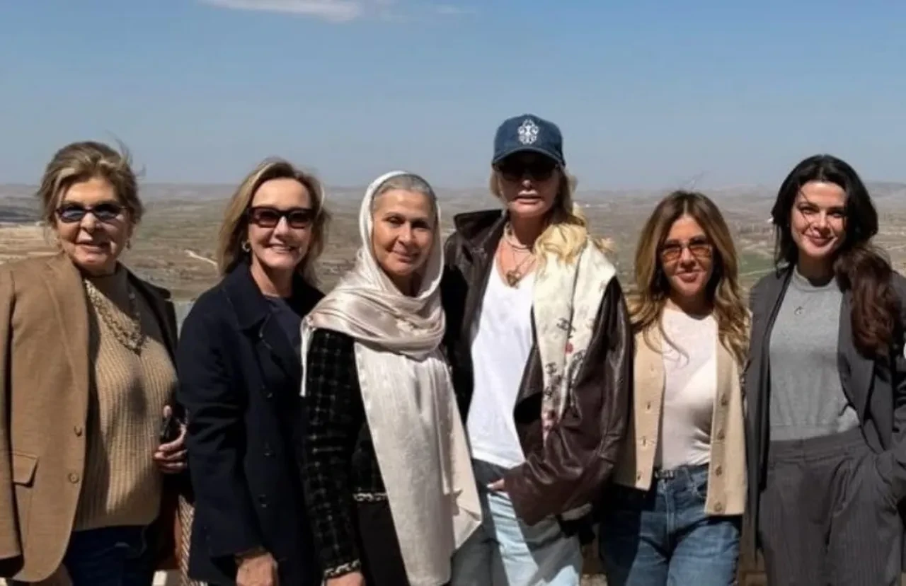 Acun Ilıcalı'nın eski eşi Zeynep Yılmaz'dan Uzak Şehir setine ziyaret! Sosyete Mardin'e akın etti