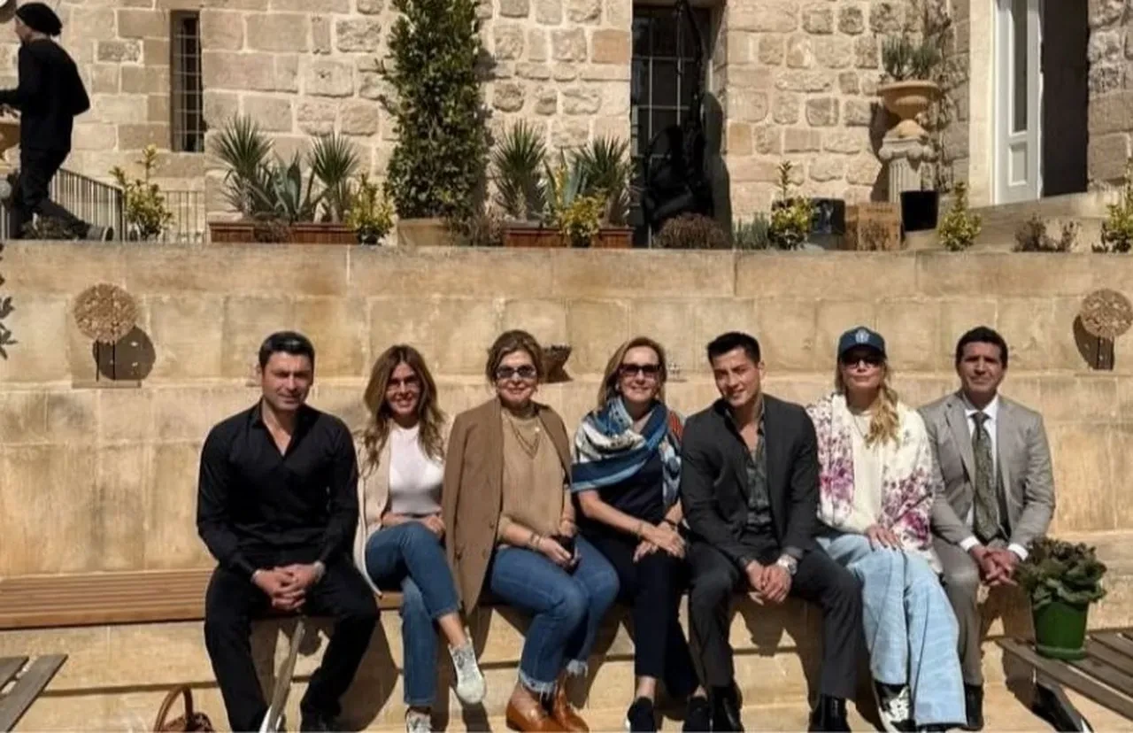 Acun Ilıcalı'nın eski eşi Zeynep Yılmaz'dan Uzak Şehir setine ziyaret! Sosyete Mardin'e akın etti