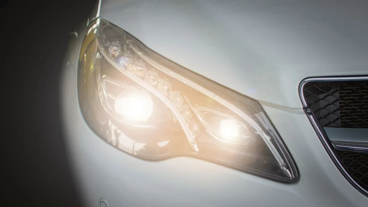 Araçlarda beyaz ışık far yasak mı? Araç sahiplerinin gündeminde LED Xenon yer aldı