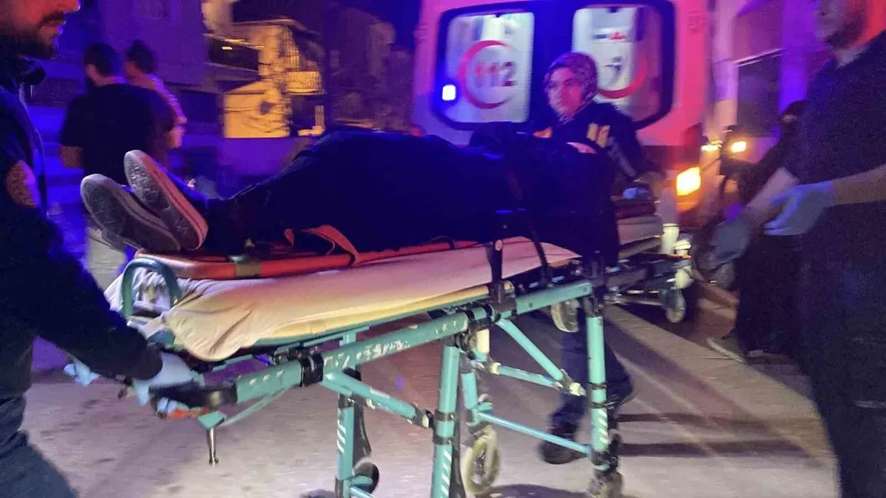 Bursa’da ticari araç ile otomobil çarpıştı: 5 yaralı