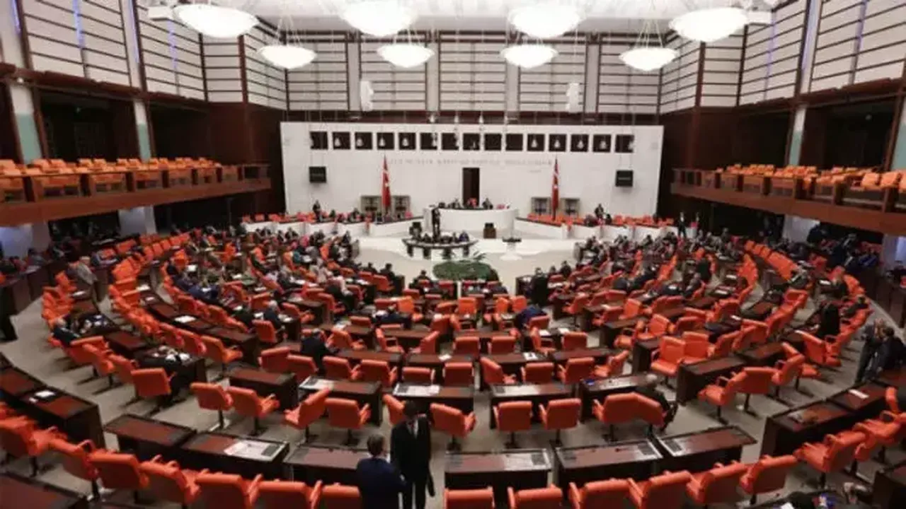 Emekli bayram ikramiyesi zammı Meclis'te kabul edildi