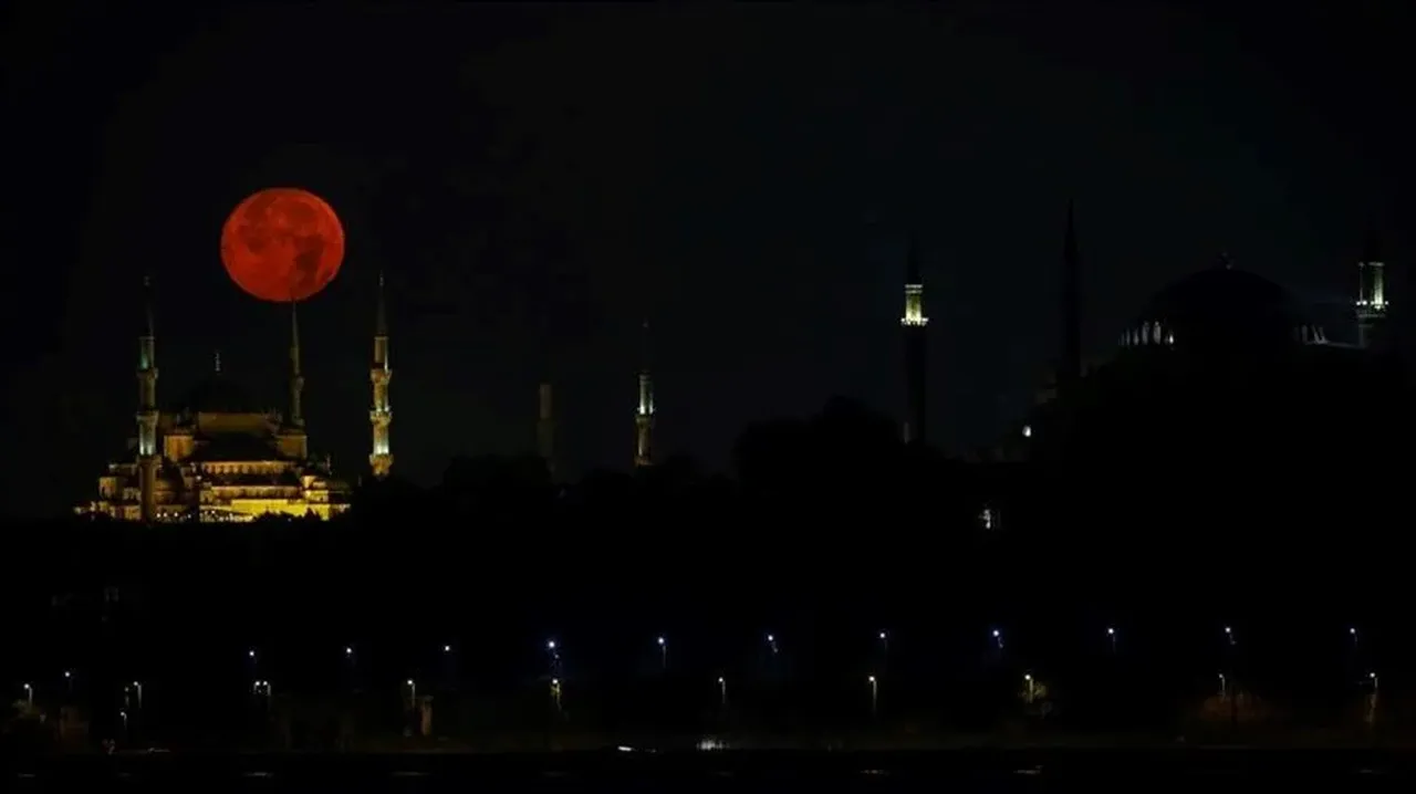 Kanlı ay tutulması ne zaman saat kaçta? Kanlı ay tutulmasının Türkiye’den izlenip izlenemeyeceği merak ediliyor