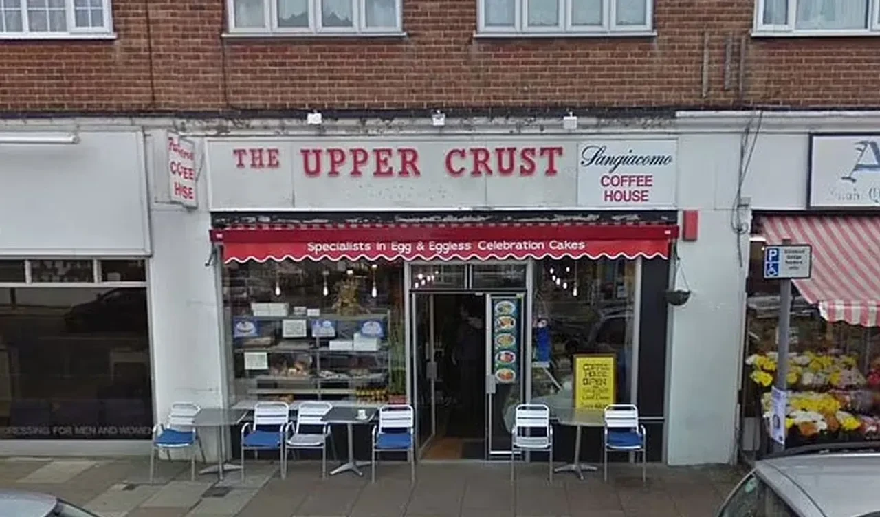 Ölmeden önce ailesine ters köşe yaptı! 30 milyon liralık evini garsona bıraktı