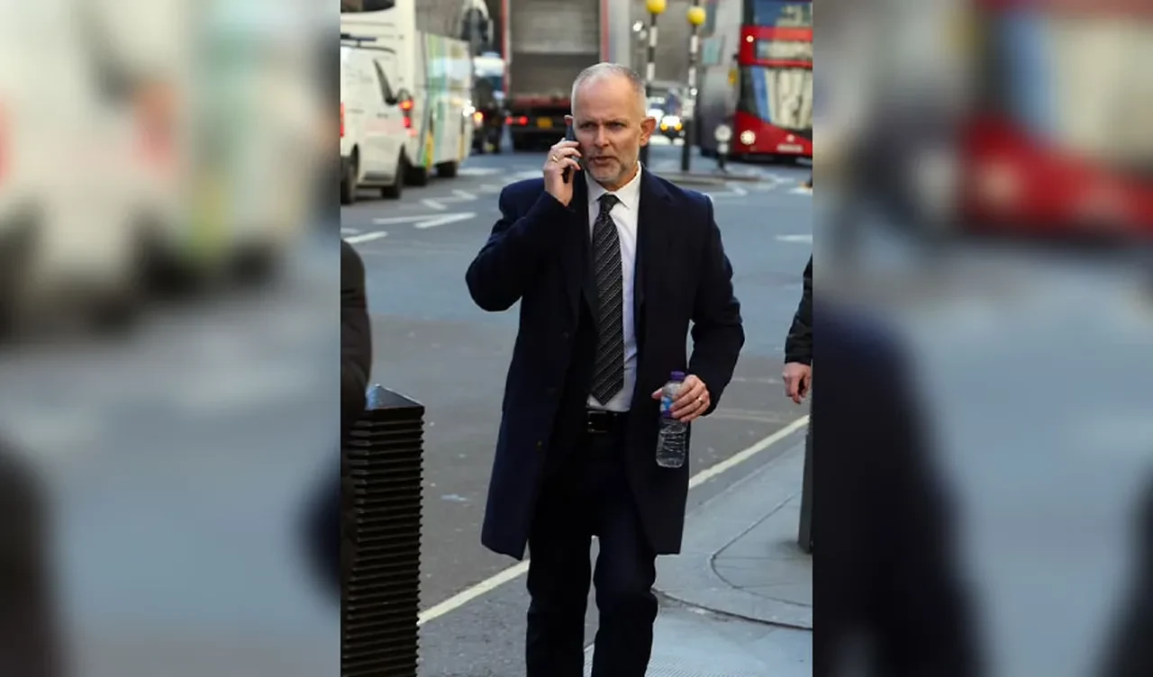 Ölmeden önce ailesine ters köşe yaptı! 30 milyon liralık evini garsona bıraktı