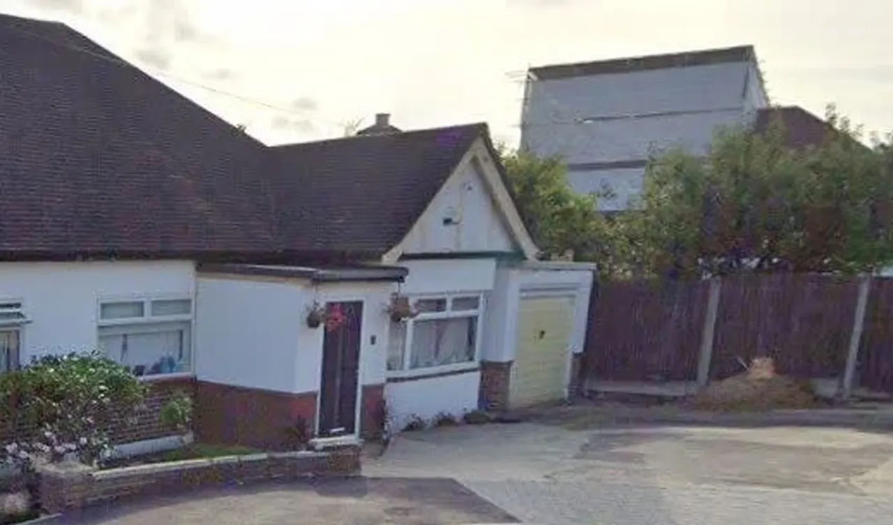 Ölmeden önce ailesine ters köşe yaptı! 30 milyon liralık evini garsona bıraktı