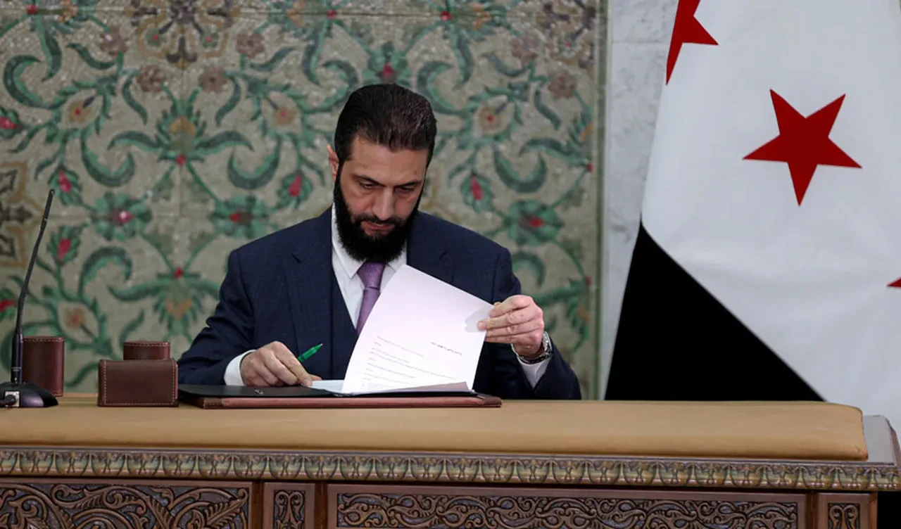 Suriye'de devrik lider Esad'ın izleri siliniyor: Ahmed Şara geçici anayasa taslağını imzaladı