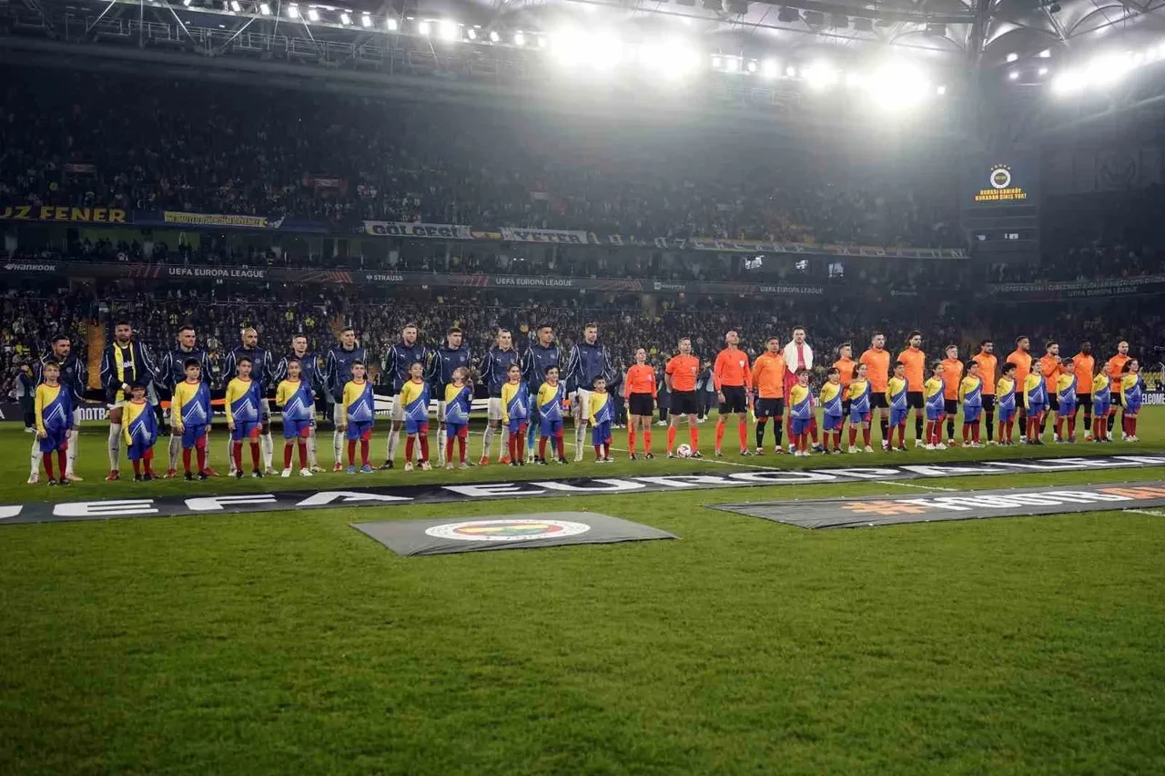 TRT 1 canlı maç nereden izlenir? Fenerbahçe maçı ŞİFRESİZ frekans bilgileri