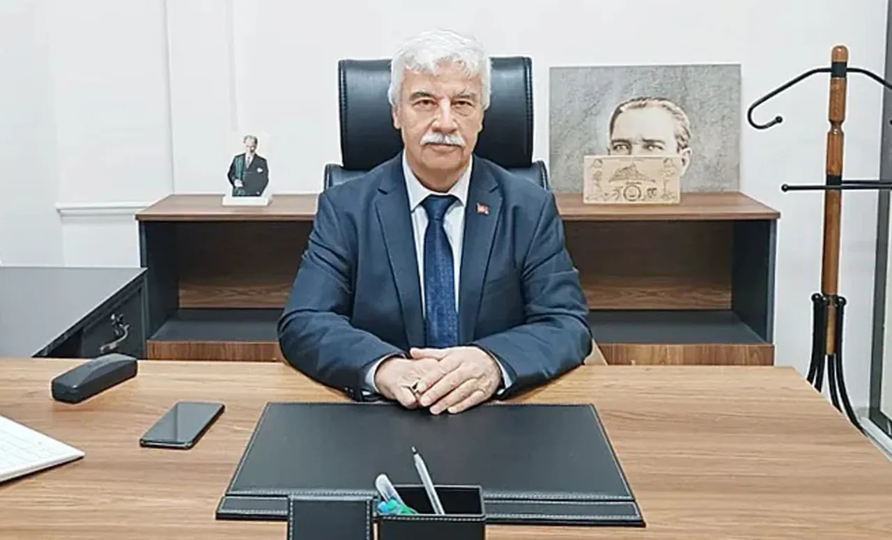 CHP'li belediye başkanı Burcu Köksal yerini MHP'li isme bıraktı