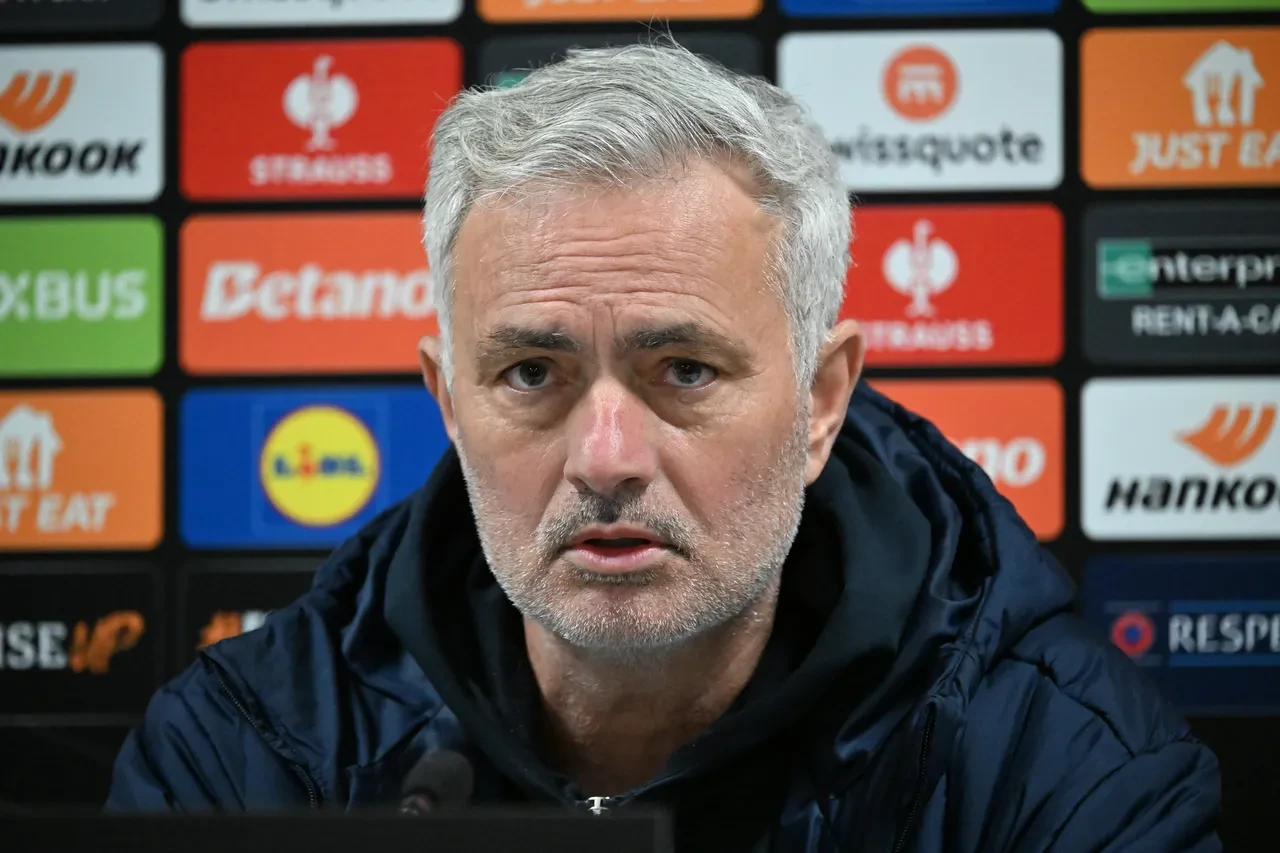 Fenerbahçe elendi, Mourinho'dan tepki geldi: "Söylersem ceza alırım"