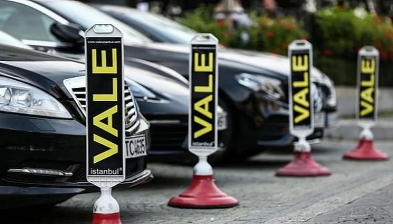 Araç sahiplerine kötü haber! AVM’lerden restoranlara kadar fiyatlar uçtu: Yeni zamla 600 lirayı buldu