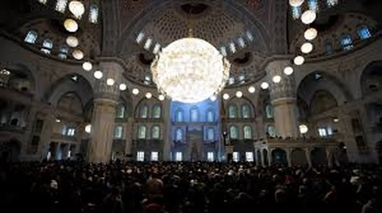 Arefe günü resmi tatil mi? 29 Mart Cumartesi tatil durumu