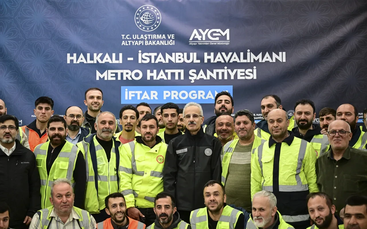 Bakan Uraloğlu 'yıl sonunda hizmete açıyoruz' diyerek duyurdu! 57 dakikaya düşecek!