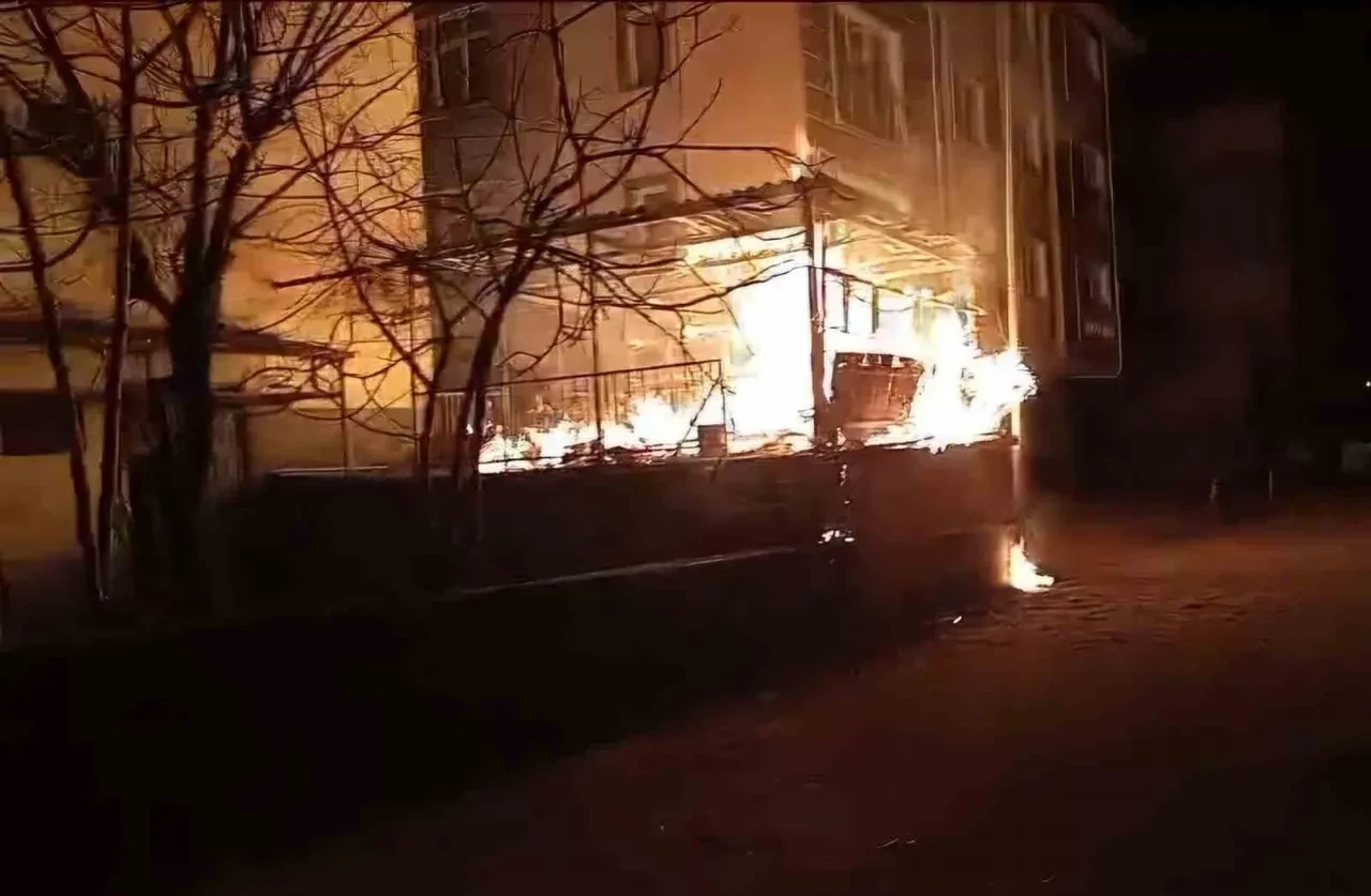 Bartın'da feci yangın! Peş peşe patlamaların ardından alevler yükseldi