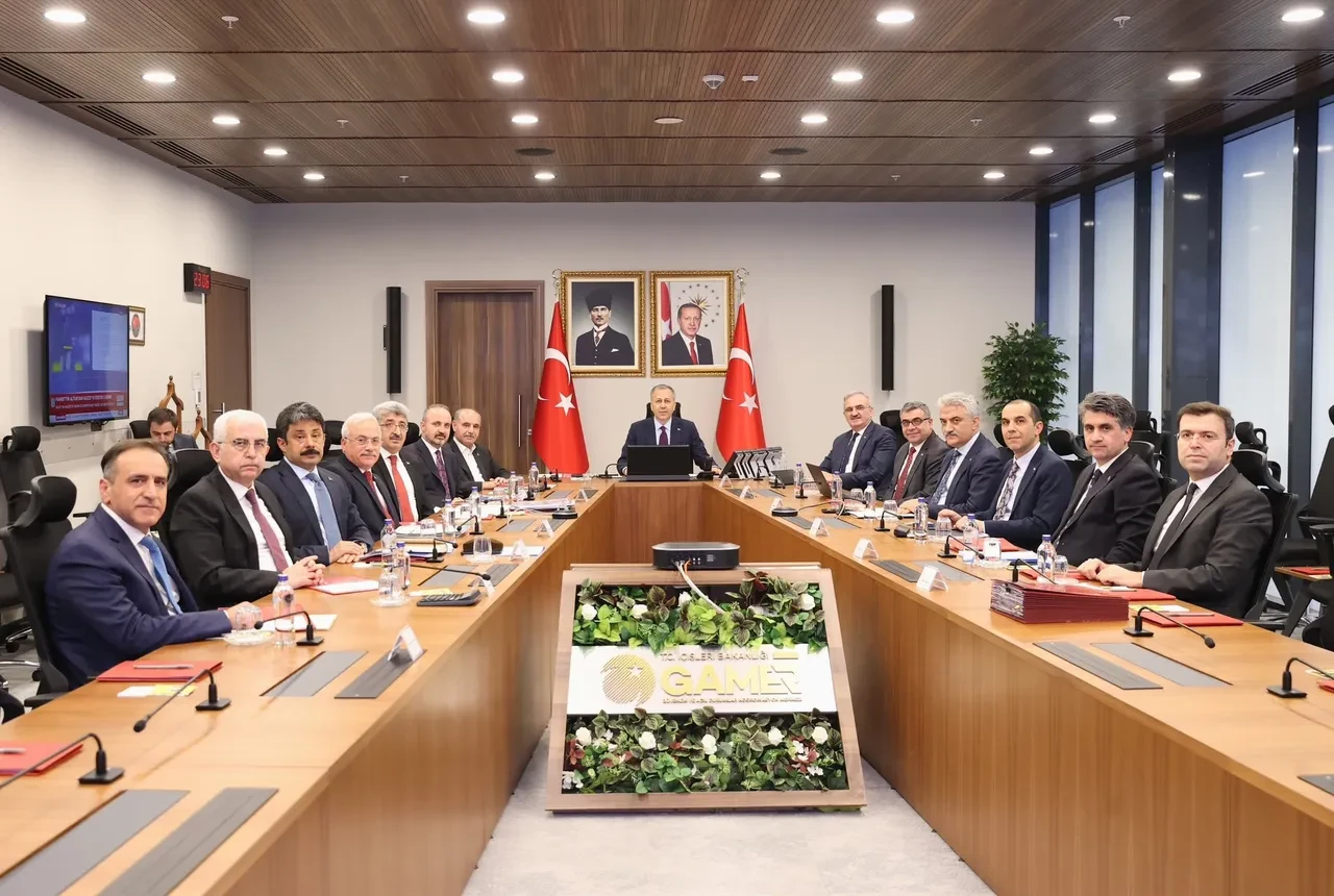 Başıboş köpek sorununda kritik başlıklar: Bakan Yerlikaya son durumu değerlendirdi