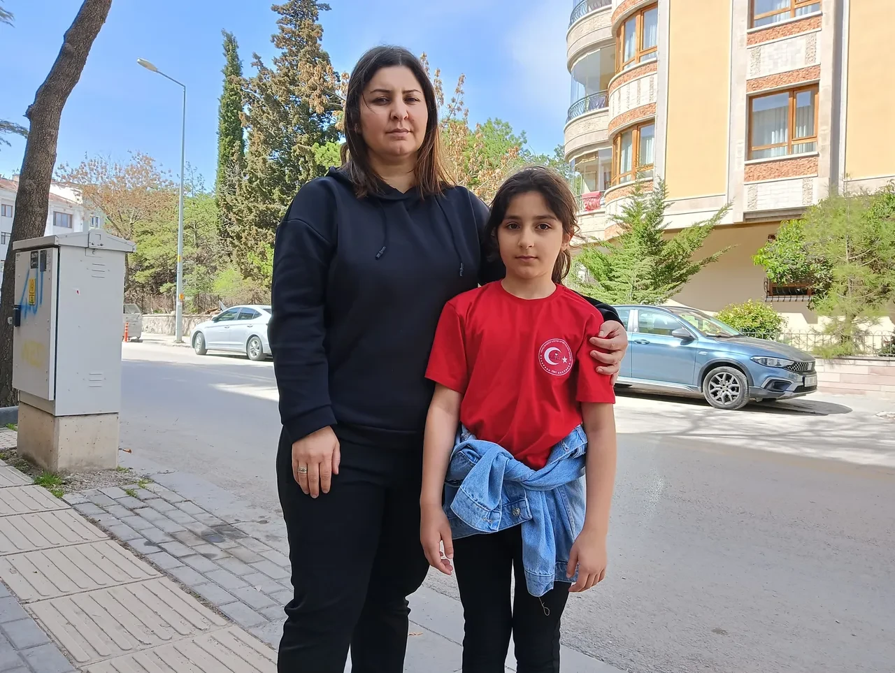 Depremden kurtulduk sokak köpeklerinden kurtulamıyoruz! Başıboş sokak köpeklerinin saldırısına uğrayan kız çocuğu yaşadığı korkuyu anlattı