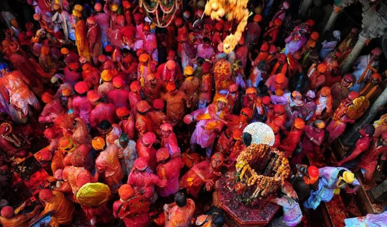 Hindistan'da baharın gelişini renklerle kutladılar! Holi Festivali'nden renkli görüntüler