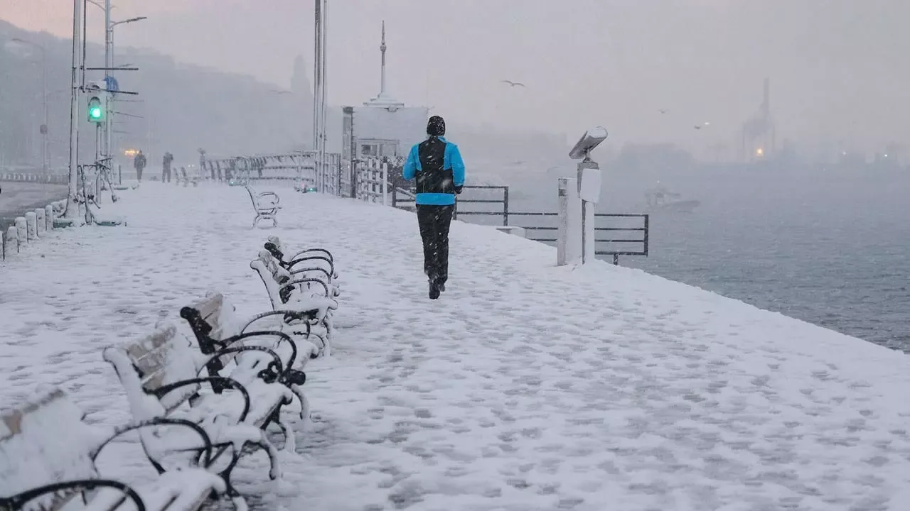 Meteoroloji'den uyarılar art arda geliyor! Kar İstanbul'un kapısına dayandı: Sıcaklık 15 derece birden düşecek 