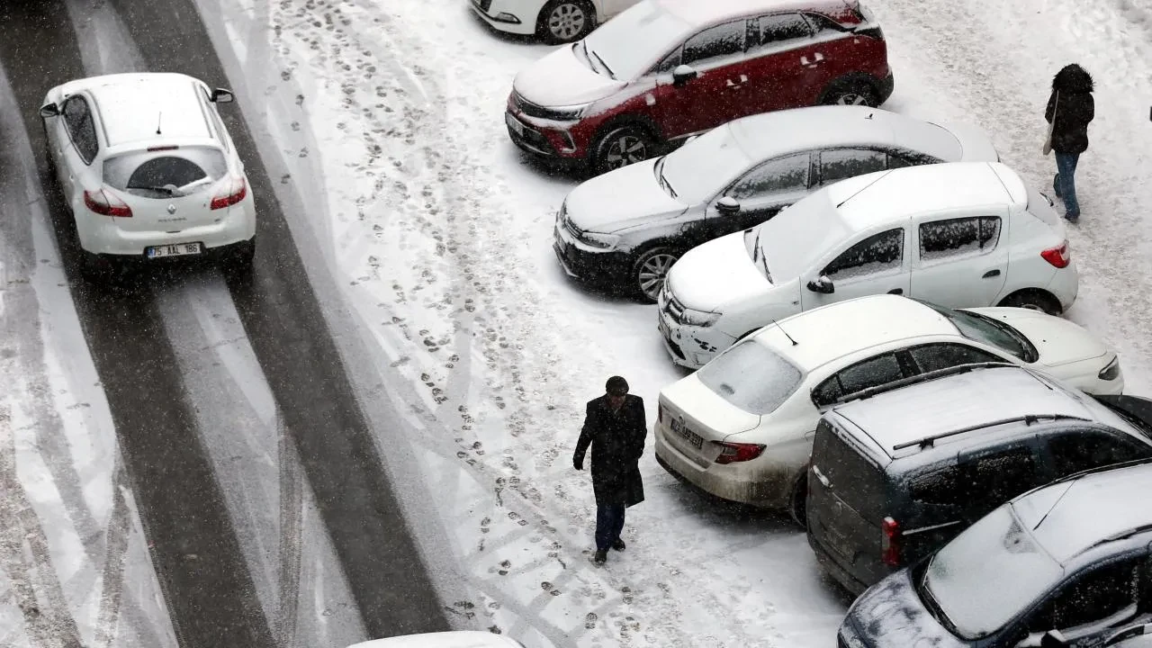 Meteoroloji'den uyarılar art arda geliyor! Kar İstanbul'un kapısına dayandı: Sıcaklık 15 derece birden düşecek