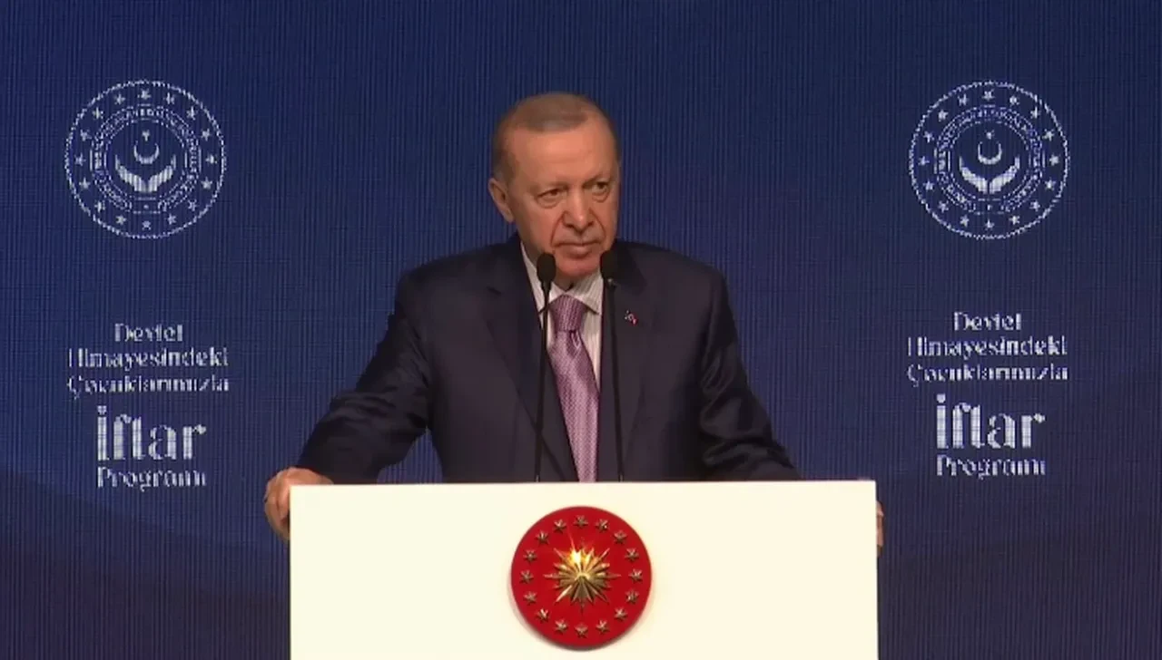 Son dakika | Cumhurbaşkanı Erdoğan iftar sonrası çocuklara seslendi: Türkiye'nin yüzyılı çocukların olacak!