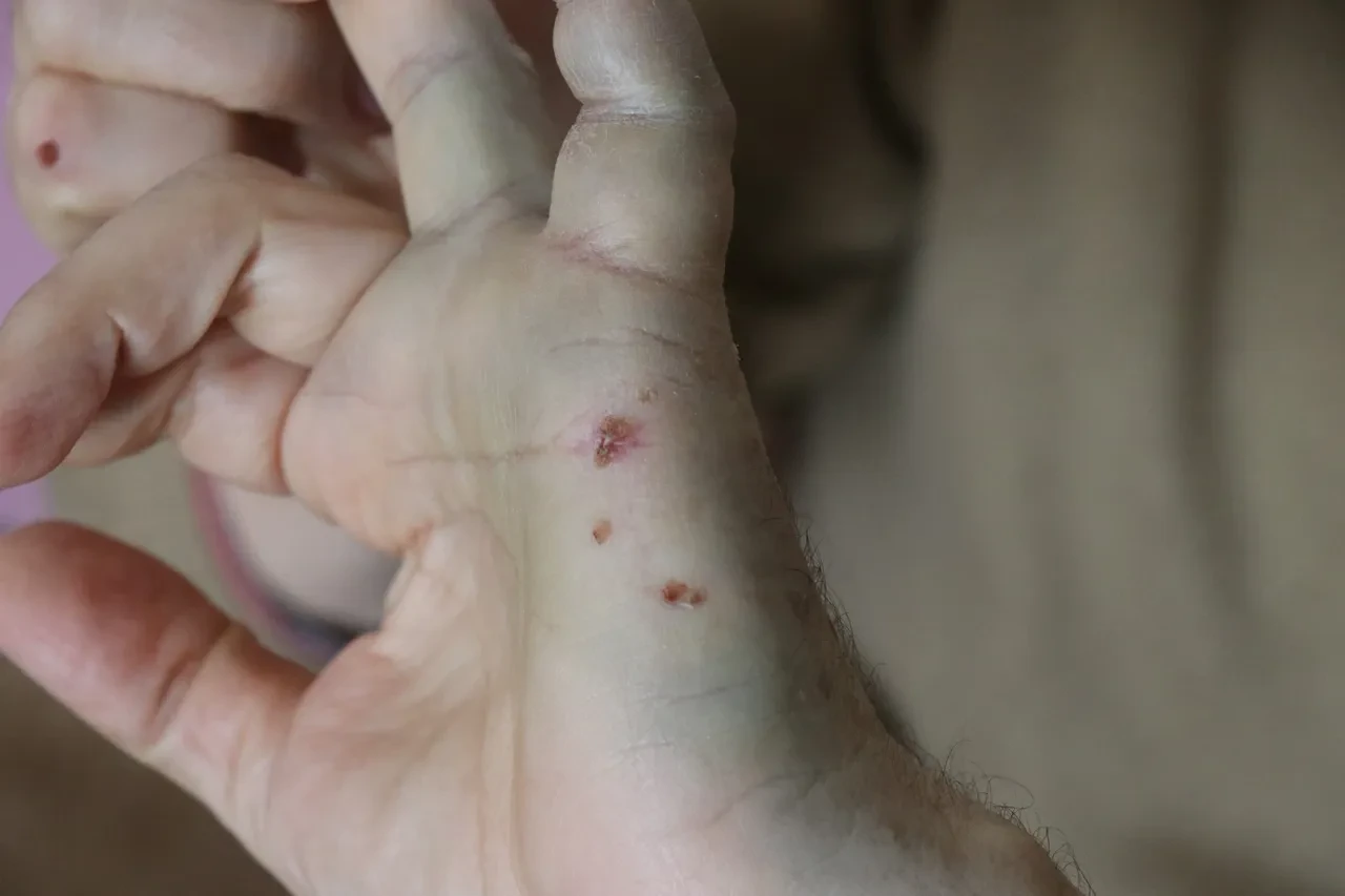 Market deposunda mandalina dehşeti! Kadın kasiyerin emekli öğretmene yapmadığı kalmadı