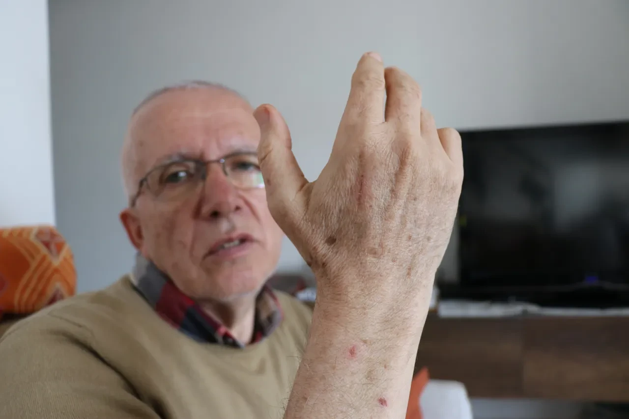 Market deposunda mandalina dehşeti! Kadın kasiyerin emekli öğretmene yapmadığı kalmadı