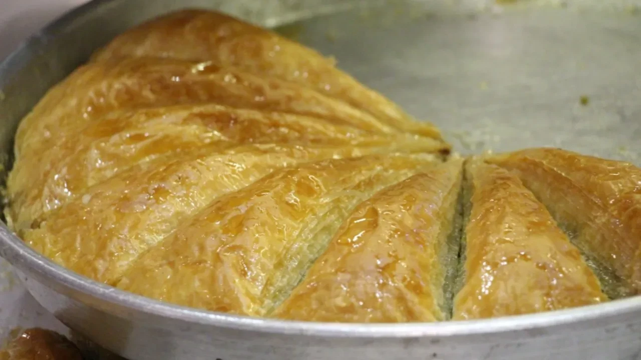 Baklava yediyseniz bunu asla yapmayın! Vücutta zehir etkisi yapıyor 