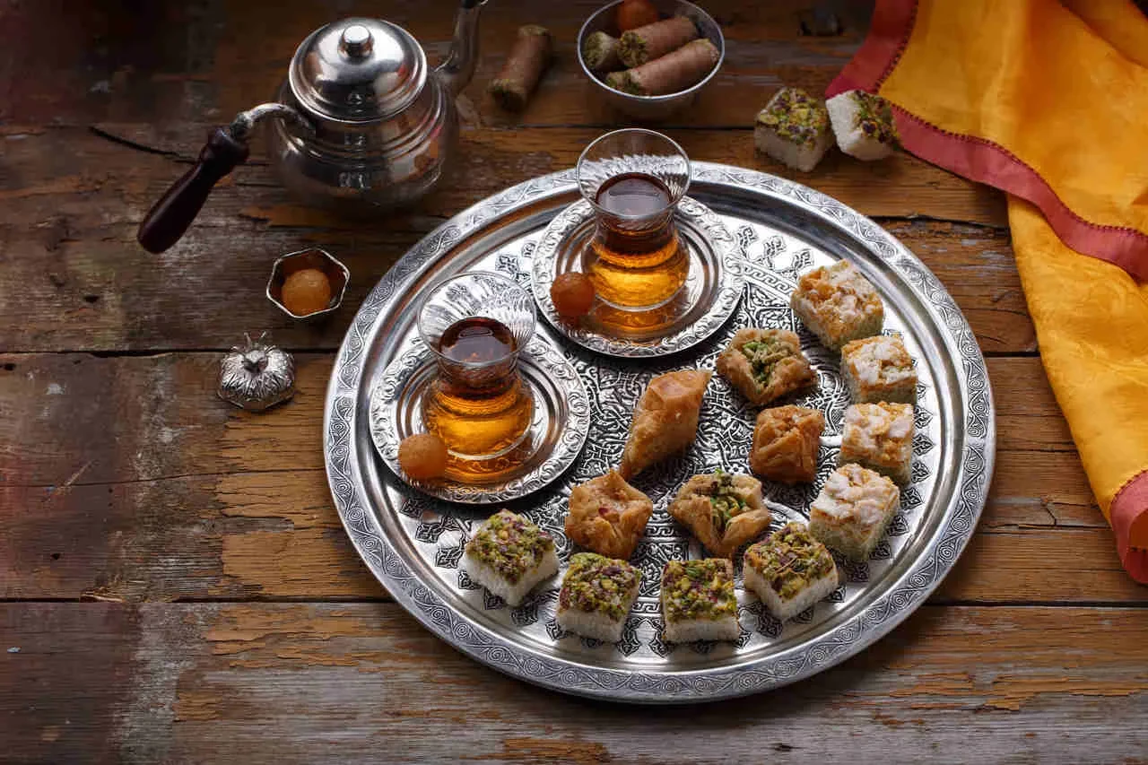 Baklava yediyseniz bunu asla yapmayın! Vücutta zehir etkisi yapıyor 