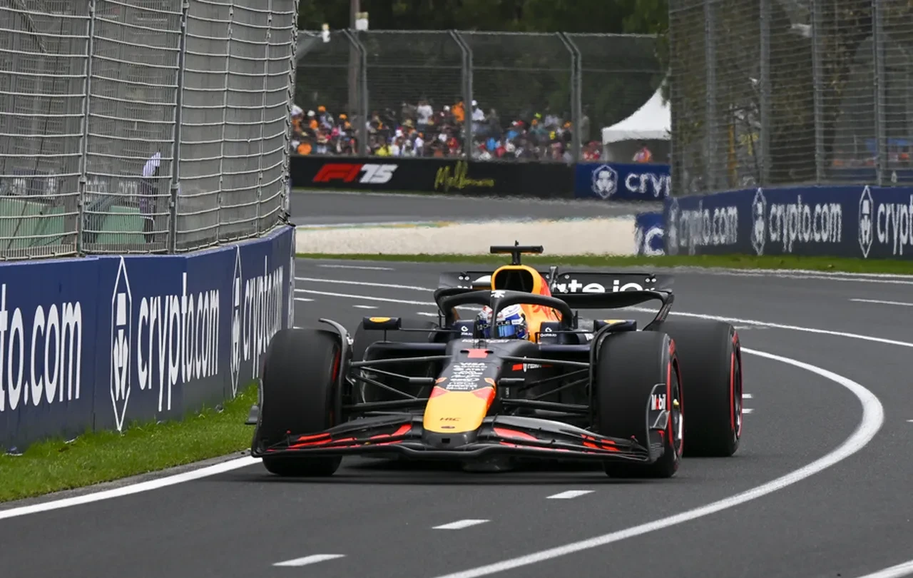 Formula 1'de yeni sezon kaotik başladı! Lando Norris damalı bayrağı ilk gören isim oldu