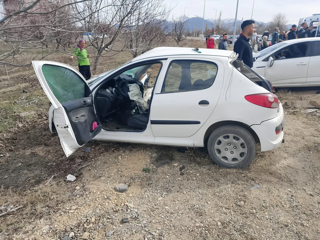 Isparta’da otomobiller kafa kafaya çarpıştı: 2 ölü, 3 yaralı