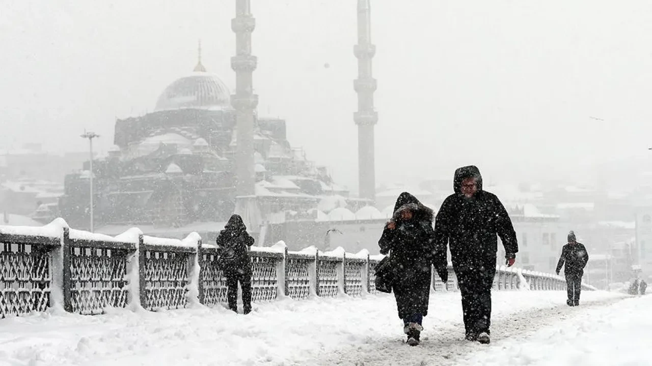 İstanbul'a ne zaman kar yağacak? MGM yarın havanın nasıl olacağını açıkladı 17 Mart 2025