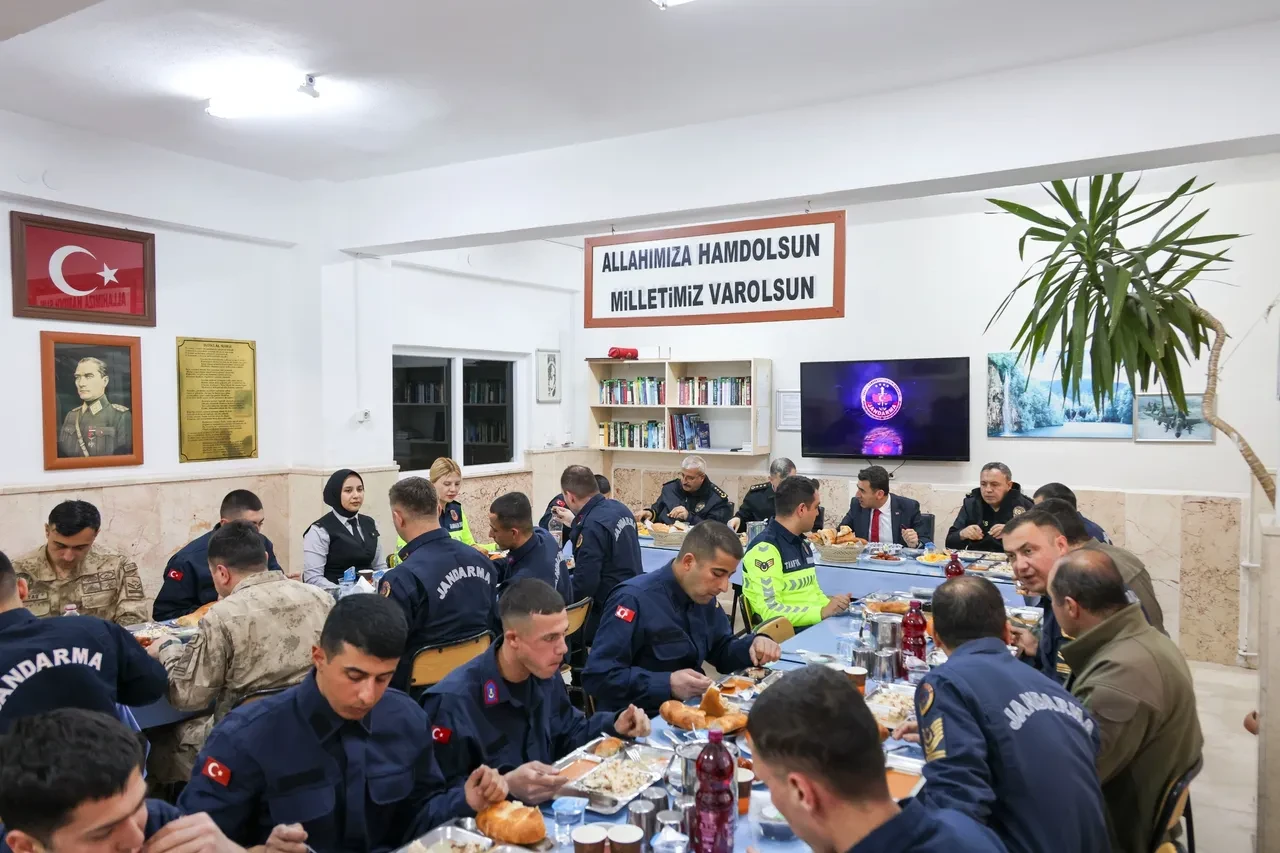 Mehmetçik babasıyla görüntülü görüştü, duygusal anlar yaşandı