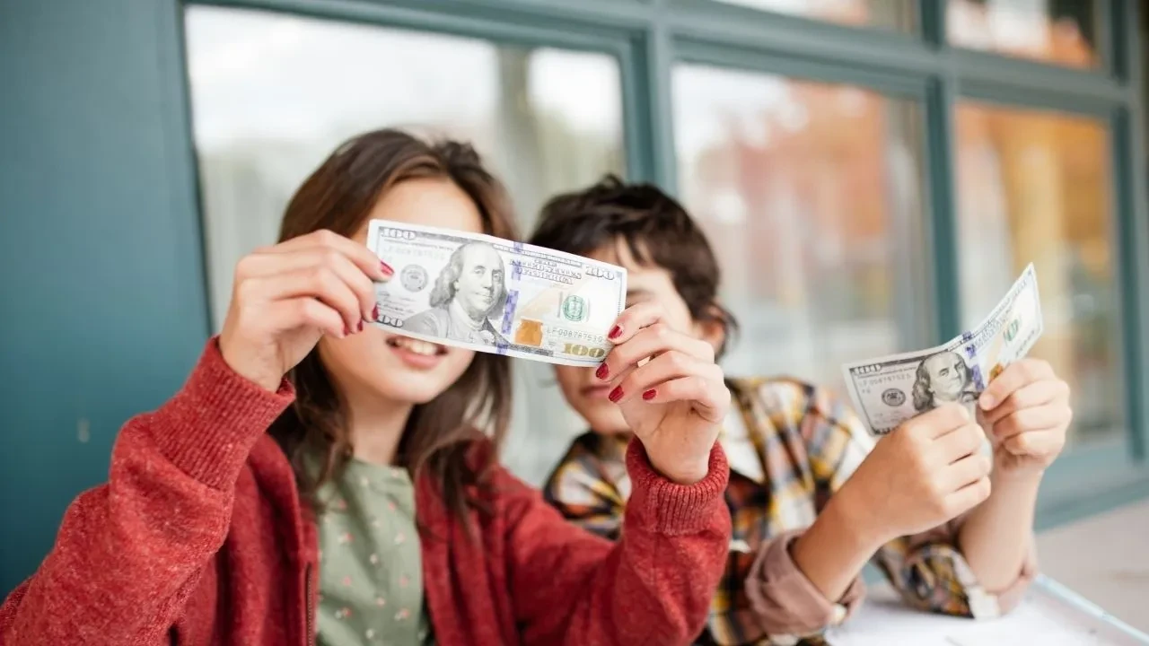 Türk öğrenciler dolarla para kazanıyor! Okulu bıraktıran o meslek hem fırsat hem risk