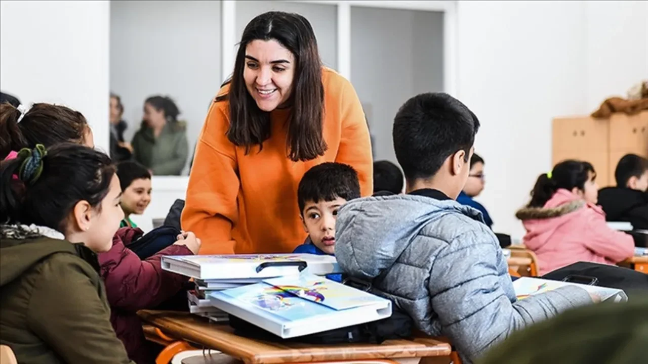 Yarın okullar tatil mi? 17 Mart Pazartesi okullarda eğitim öğretim durumu gündem oldu