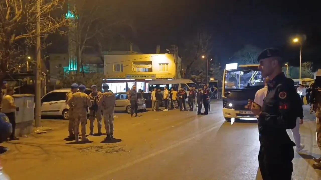 Bursa'da mahalle kavgası! Yol verme tartışması meydran savaşına dönüştü