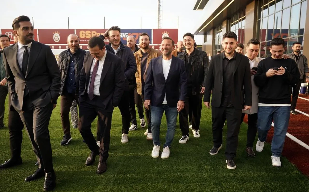 Galatasaray Kemerburgaz'daki yeni evini tanıttı!