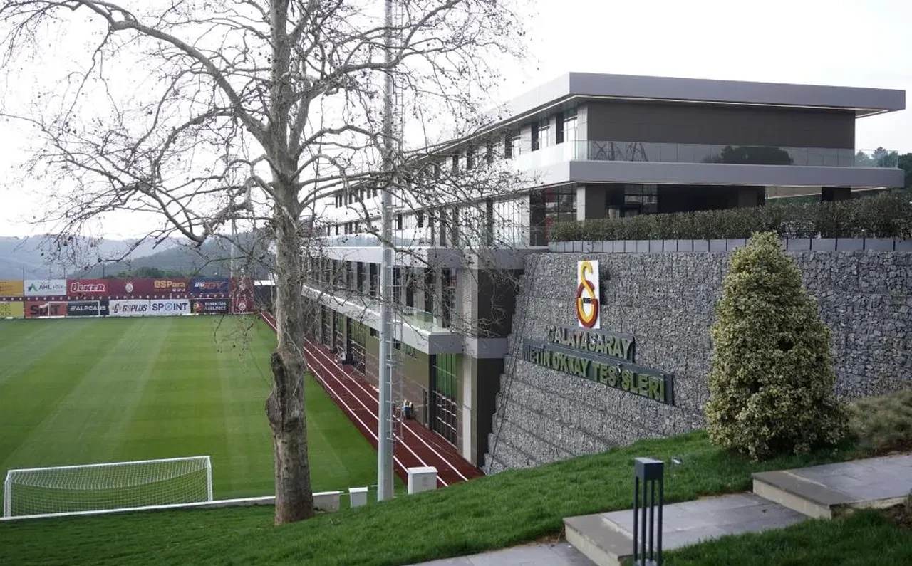 Galatasaray Kemerburgaz'daki yeni evini tanıttı!