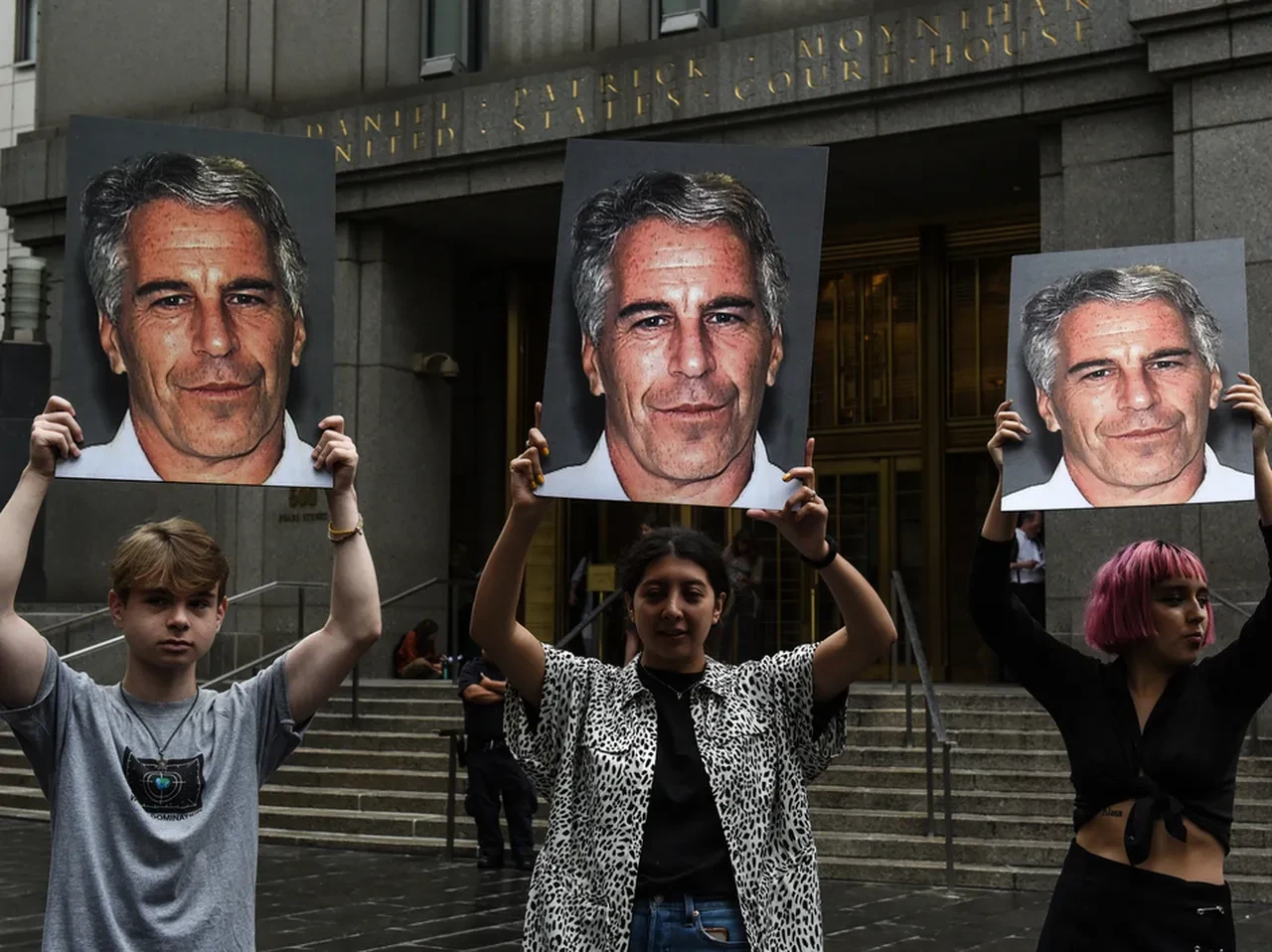 Gizli belgeleri Trump servis edecek: Jeffrey Epstein olayı ve Kennedy suikastına dair sırlar ortaya çıkıyor
