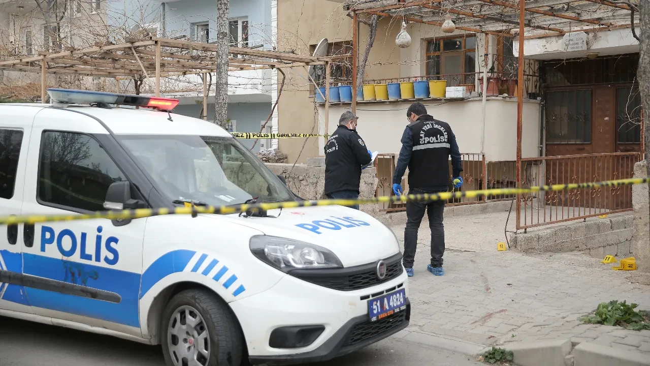 İhbara giden polislere bıçak ve keserli saldırı!