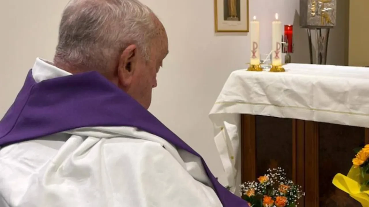 Papa Franciscus'tan bir ay sonra ilk fotoğraf ortaya çıktı