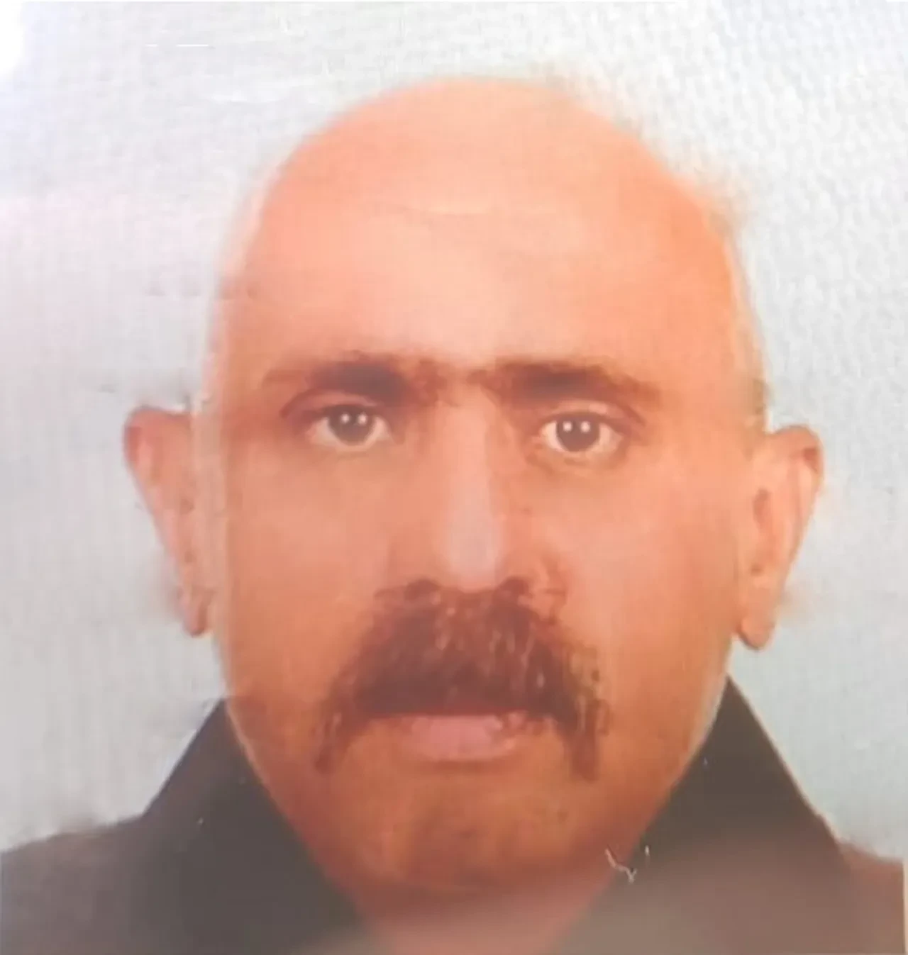 Patronunun odasına dinleme cihazı yerleştirdi, yakalanınca ortalığı birbirine kattı